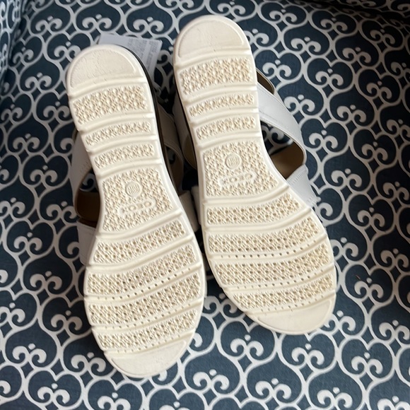 New in Box Geox Respira Marykarmenplus1 off white sandal 40 eu 10 us - Picture 4 of 9